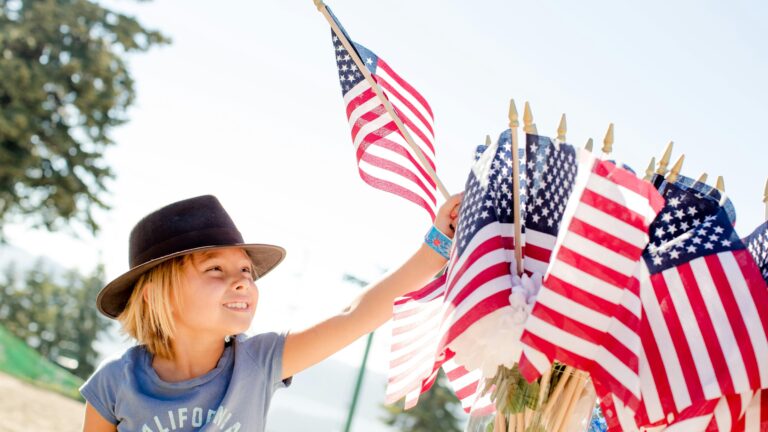 Summer Party Season: How to Decorate Your Backyard for Summer Parties